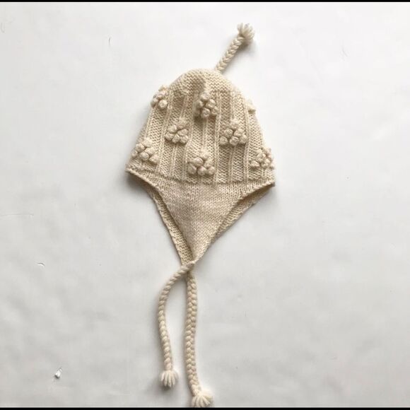 Carraigdonn cream wool knit beanie EUC fits 6-10Y - Picture 4 of 5